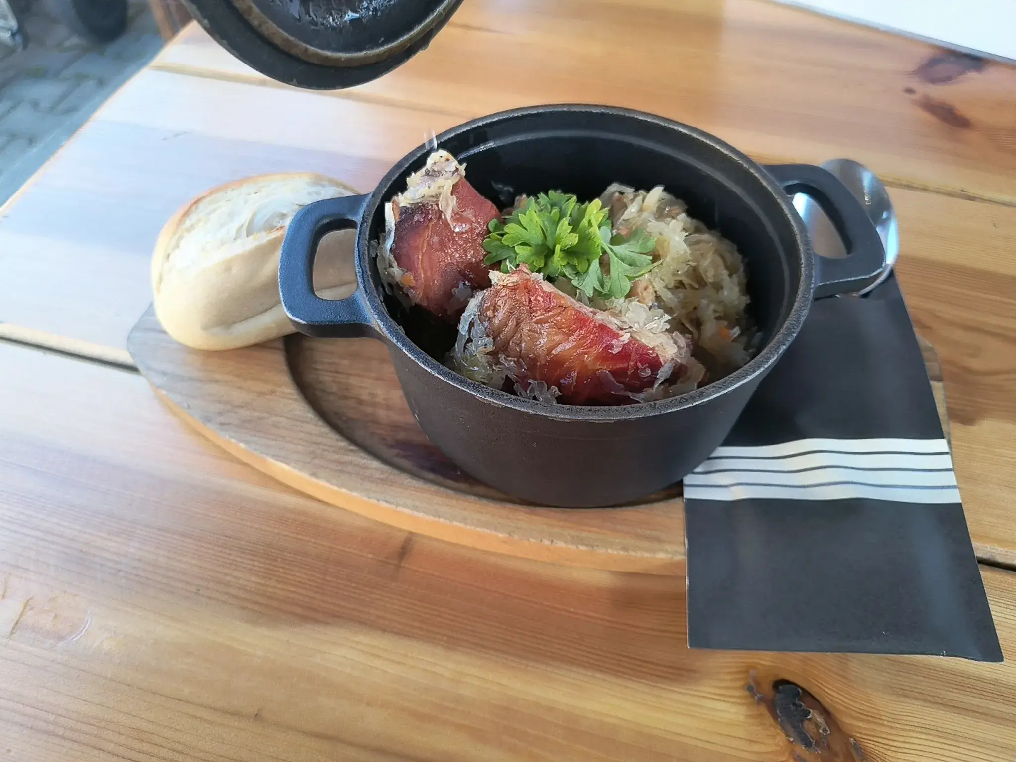 Kwasnica goralska w zeliwnym garnku